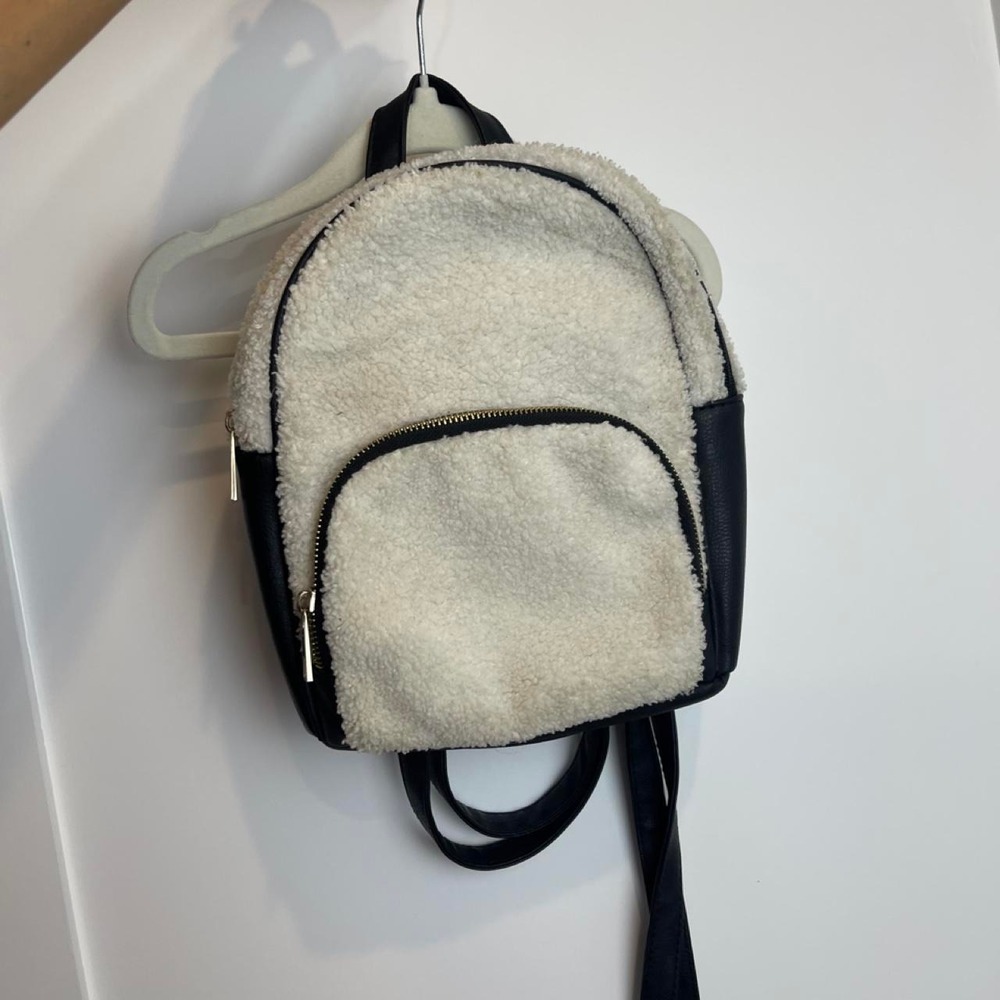 Cream Sherpa Mini Backpack 🖤 - Picture 2 of 7